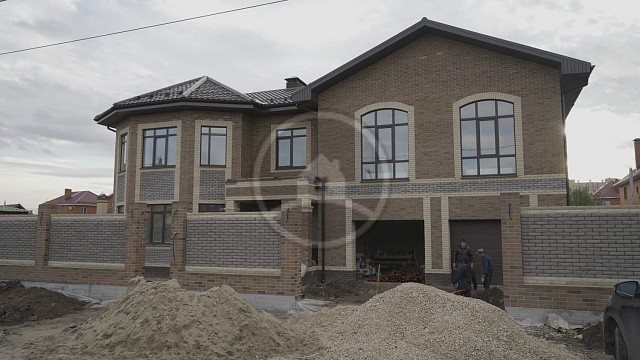 , galeco, qbrick, volgogradskiy_blok, tandem, vodostochnye_sistemy, metallocherepitsa, oblitsovochnyy_kirpich, tsvetnye_kladochnye_smesi, belyy, korichnevyy, semchino, dom