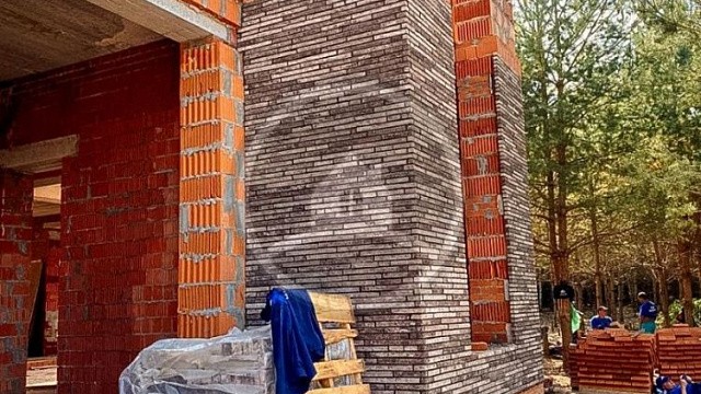 , tandem, oblitsovochnyy_kirpich, bavarskaya_kladka, seryy, dom