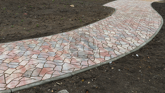 , braer, metallocherepitsa, trotuarnaya_plitka, ral_3005, dom