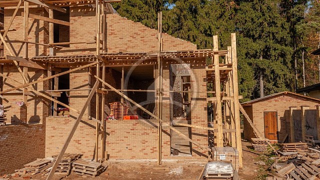 , perel, oblitsovochnyy_kirpich, tsvetnye_kladochnye_smesi, bavarskaya_kladka, belyy, dom