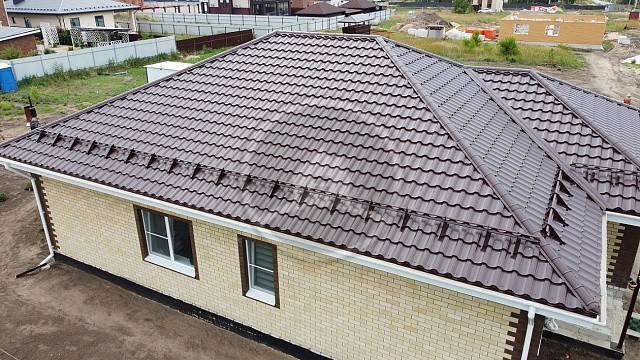 , metall_profil, metallocherepitsa, fasady, ral_8017, dom