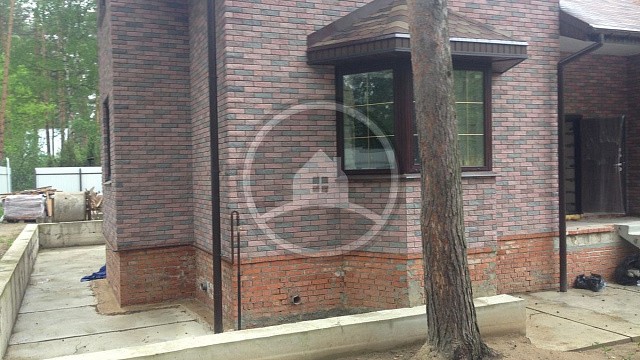 , qbrick, oblitsovochnyy_kirpich, granatovyy, krasnyy, alekanovo, dom