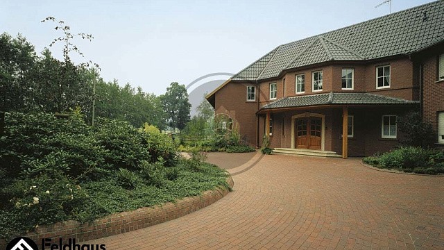 , trotuarnaya_plitka, krasnyy_pyestryy, landshaftnyy_dizayn