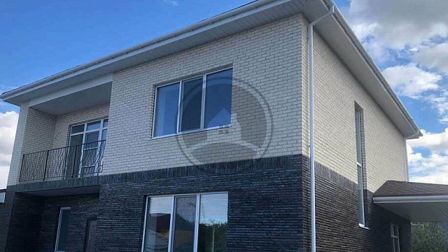 , bogandinskiy, oblitsovochnyy_kirpich, belyy, korichnevyy, dom