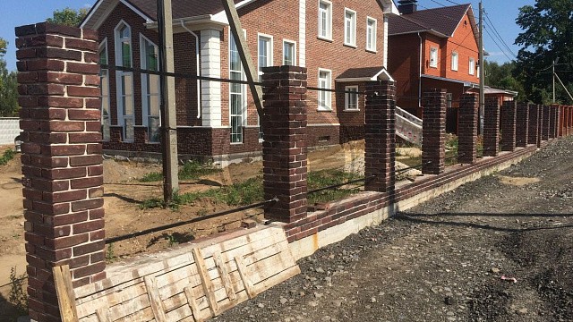 , tandem, oblitsovochnyy_kirpich, bavarskaya_kladka, zabor