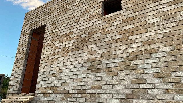 , tandem, oblitsovochnyy_kirpich, seryy, dom