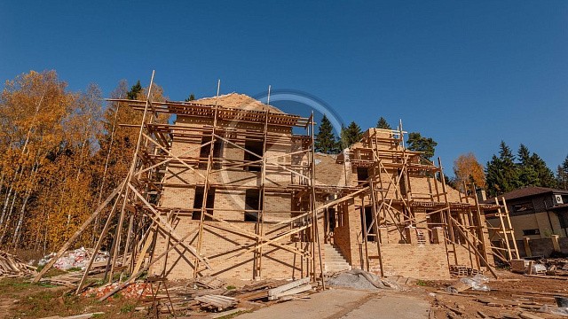 , perel, tandem, oblitsovochnyy_kirpich, tsvetnye_kladochnye_smesi, bavarskaya_kladka, belyy, dom