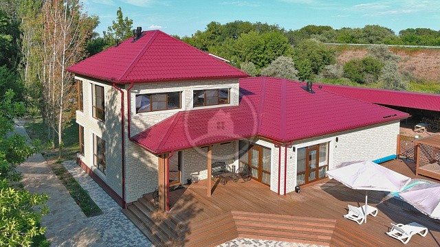 , grand_line, metallocherepitsa, oblitsovochnyy_kirpich, fasady, ral_3005, dom