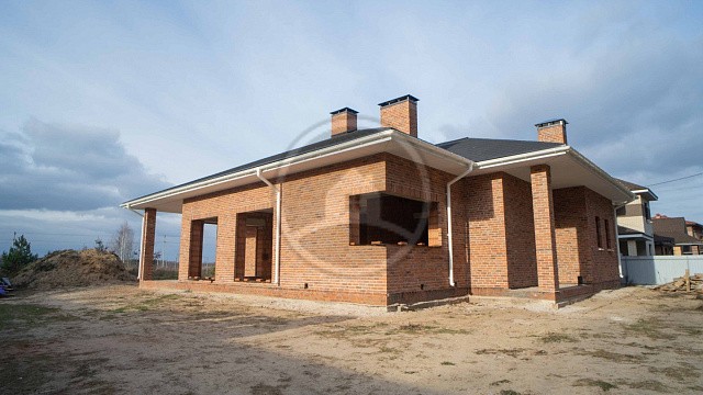 , grand_line, perel, tandem, shinglas, vodostochnye_sistemy, myagkaya_cherepitsa, oblitsovochnyy_kirpich, sofity, zabore, dom