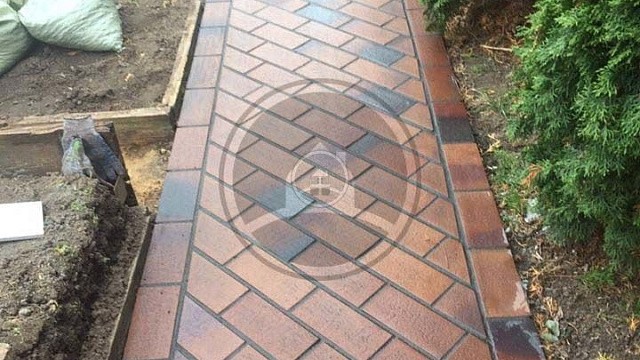 , stroeher, trotuarnaya_plitka, korichnevo_krasnyy, landshaftnyy_dizayn