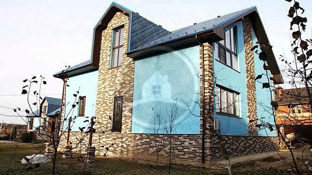 , tandem, oblitsovochnyy_kirpich, cherno_seryy, dom