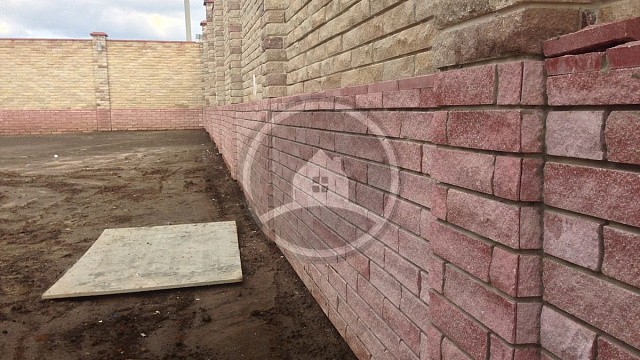 , qbrick, oblitsovochnyy_kirpich, bezhevyy, krasnyy, zabor