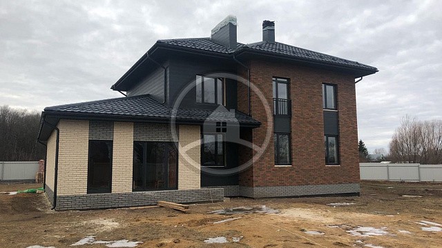 , grand_line, krasnaya_gvardiya, metallocherepitsa, oblitsovochnyy_kirpich, bavarskaya_kladka, chernyy, dom