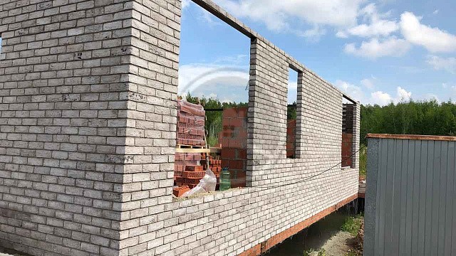 , tandem, oblitsovochnyy_kirpich, sero_belyy, dom