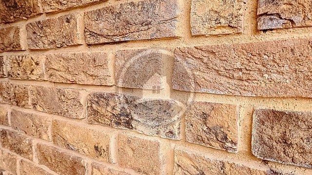 , perel, tandem, oblitsovochnyy_kirpich, tsvetnye_kladochnye_smesi, bezhevyy, korichnevo_krasnyy, krasno_korichnevyy, stena