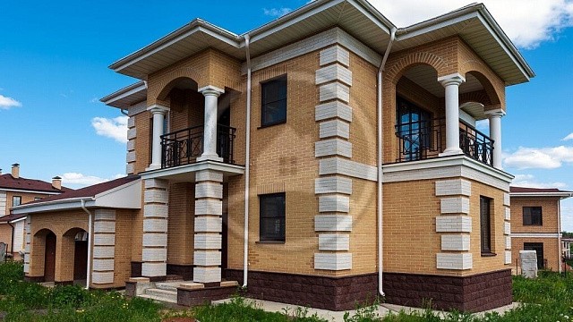 , qbrick, oblitsovochnyy_kirpich, fasady, ral_3005, dom