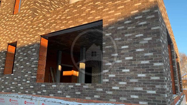 , tandem, oblitsovochnyy_kirpich, pestryy, dom