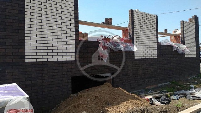 , perel, krasnaya_gvardiya, oblitsovochnyy_kirpich, bavarskaya_kladka, belyy, shokoladnyy, zabor