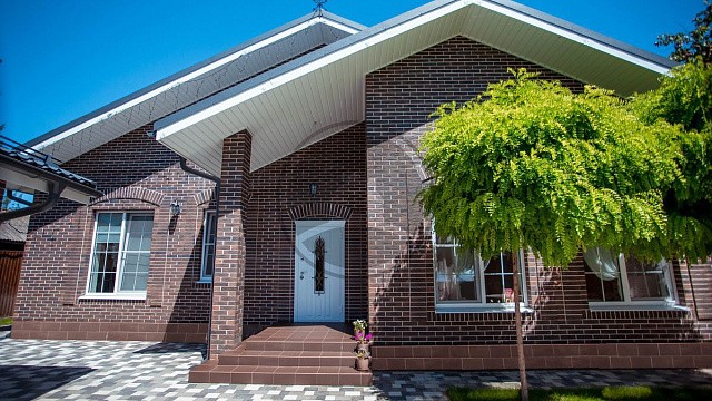 , slavyanskiy_kirpich, oblitsovochnyy_kirpich, bavarskaya_kladka, dom