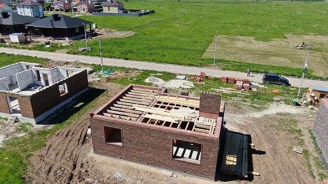 , volgogradskiy_blok, tandem, keramicheskie_bloki, oblitsovochnyy_kirpich, bordovyy, dom