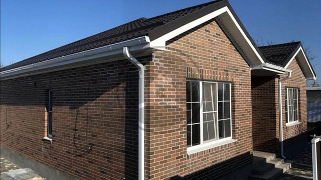 , slavyanskiy_kirpich, oblitsovochnyy_kirpich, bavarskaya_kladka, dom