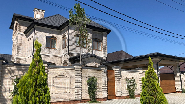 , bogandinskiy, metall_profil, metallocherepitsa, oblitsovochnyy_kirpich, ral_3005, polkovo, dom