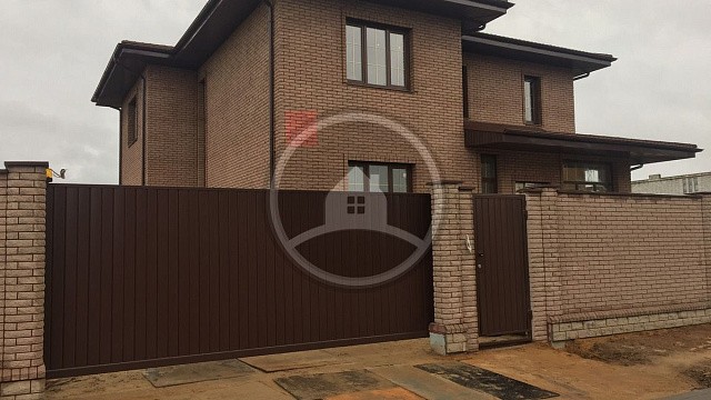 , grand_line, perel, qbrick, vodostochnye_sistemy, oblitsovochnyy_kirpich, sofity, tsvetnye_kladochnye_smesi, korichnevyy, dom, zabor