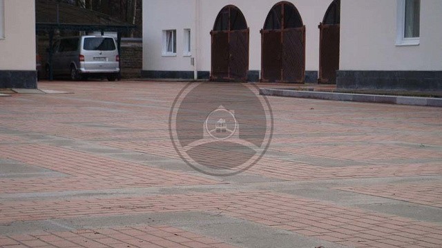 , trotuarnaya_plitka, krasnyy_pyestryy, landshaftnyy_dizayn