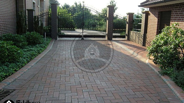 , trotuarnaya_plitka, krasnyy_pyestryy, landshaftnyy_dizayn