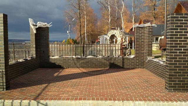 , trotuarnaya_plitka, krasnyy_fleshing, landshaftnyy_dizayn