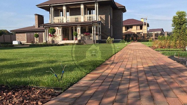 , trotuarnaya_plitka, krasnyy_fleshing, landshaftnyy_dizayn