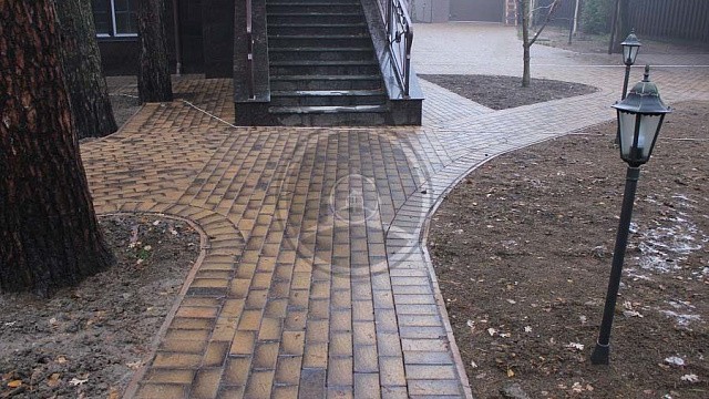 , trotuarnaya_plitka, sero_bezhevyy, landshaftnyy_dizayn