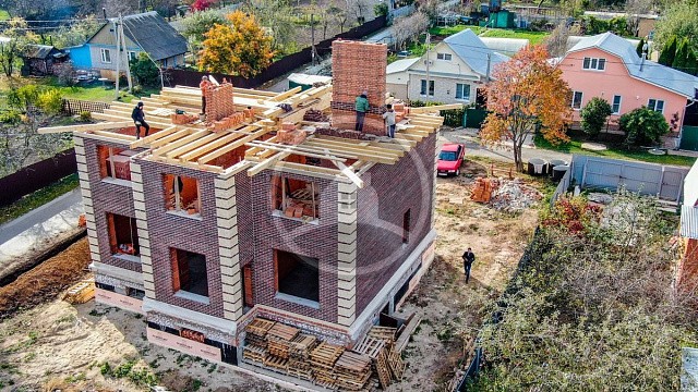 , perel, qbrick, tandem, bordyury, oblitsovochnyy_kirpich, tsvetnye_kladochnye_smesi, belyy, krasno_korichnevyy, dom, proekt