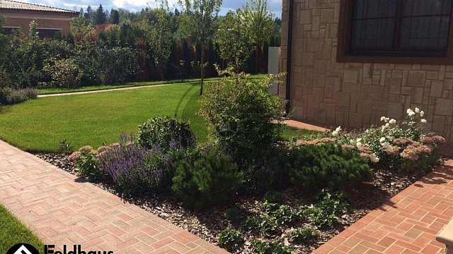 , trotuarnaya_plitka, krasnyy_pyestryy, landshaftnyy_dizayn