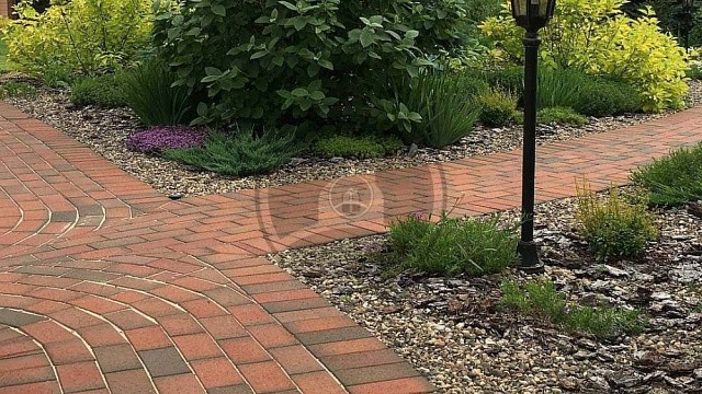, trotuarnaya_plitka, krasnyy_pyestryy, landshaftnyy_dizayn