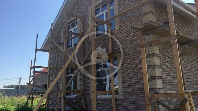 , grand_line, qbrick, krasnaya_gvardiya, vodostochnye_sistemy, oblitsovochnyy_kirpich, tsvetnye_kladochnye_smesi, bezhevyy, kirpichno_krasnyy, korichnevo_krasnyy, dom, stena