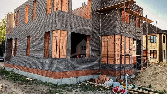 , perel, tandem, keramicheskie_bloki, oblitsovochnyy_kirpich, teplye_kladochnye_smesi, tsvetnye_kladochnye_smesi, seryy, dom