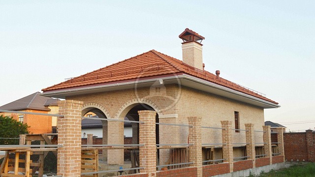 , tandem, oblitsovochnyy_kirpich, zheltyy, dom