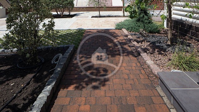 , trotuarnaya_plitka, krasnyy_miks, landshaftnyy_dizayn