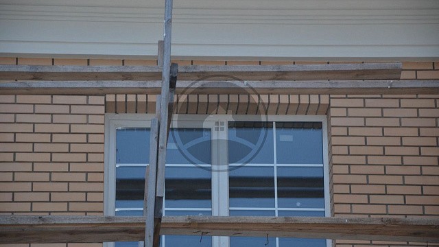 , terex, oblitsovochnyy_kirpich, solomennyy, dom