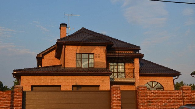 , perel, wienerberger, oblitsovochnyy_kirpich, tsvetnye_kladochnye_smesi, bavarskaya_kladka, bezhevyy, belyy, dom