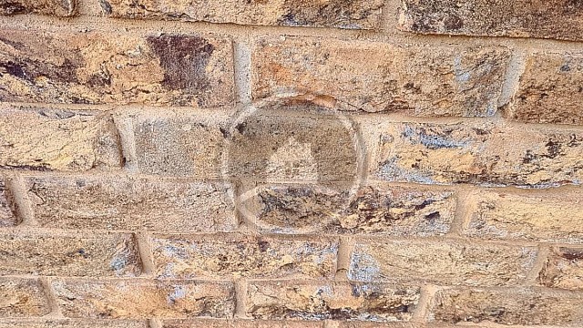 , perel, tandem, oblitsovochnyy_kirpich, tsvetnye_kladochnye_smesi, bezhevyy, korichnevo_krasnyy, krasno_korichnevyy, stena