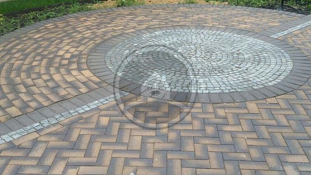 , trotuarnaya_plitka, sero_bezhevyy, landshaftnyy_dizayn