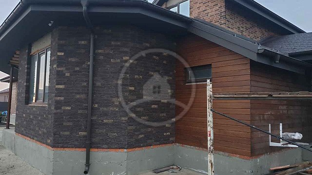 , tandem, oblitsovochnyy_kirpich, chyerno_korichnevyy, dom