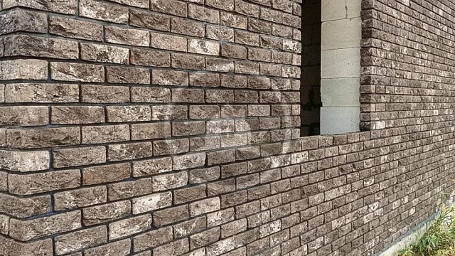 , perel, tandem, oblitsovochnyy_kirpich, tsvetnye_kladochnye_smesi, sero_chernyy, dom, kladka, stena