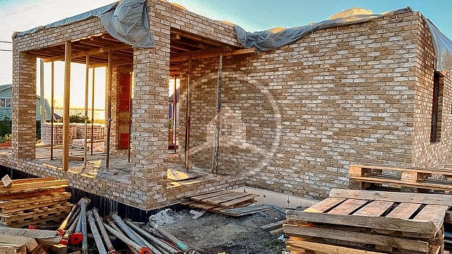 , perel, tandem, oblitsovochnyy_kirpich, tsvetnye_kladochnye_smesi, bezhevyy, dom