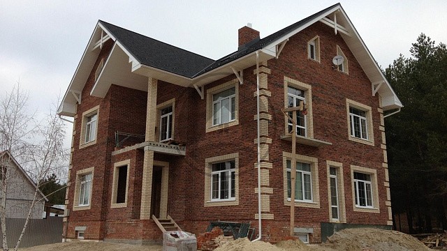 , perel, wienerberger, oblitsovochnyy_kirpich, tsvetnye_kladochnye_smesi, bavarskaya_kladka, belyy, dom