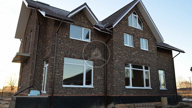 , tandem, oblitsovochnyy_kirpich, korichnevyy, dom