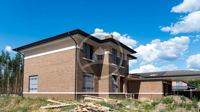 , braer, grand_line, oblitsovochnyy_kirpich, sofity, belyy, mokko, dom