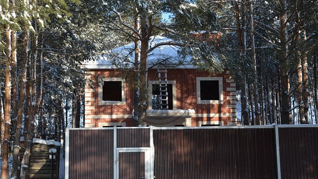 , braer, perel, oblitsovochnyy_kirpich, tsvetnye_kladochnye_smesi, bavarskaya_kladka, belyy, bordovyy, dom